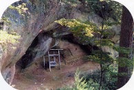 大穴と大姥神社奥社